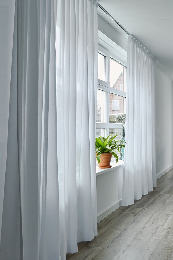 Semitransparent gardin