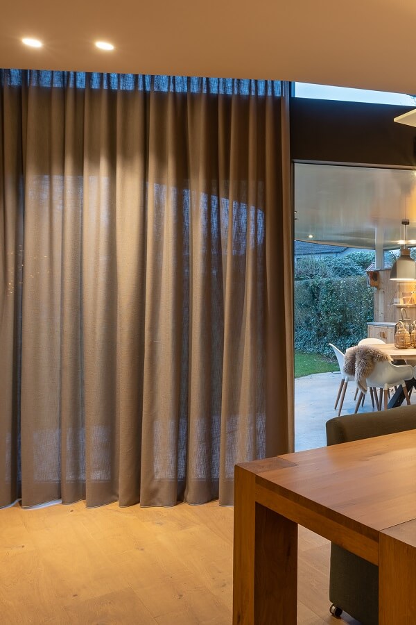 Semitransparent undergardin