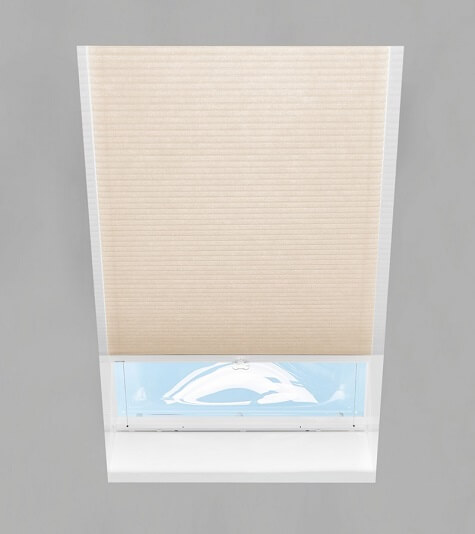 Skræddersyede beige plisségardiner