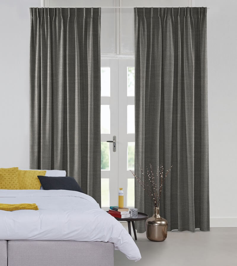 Grå gardiner færdigsyede